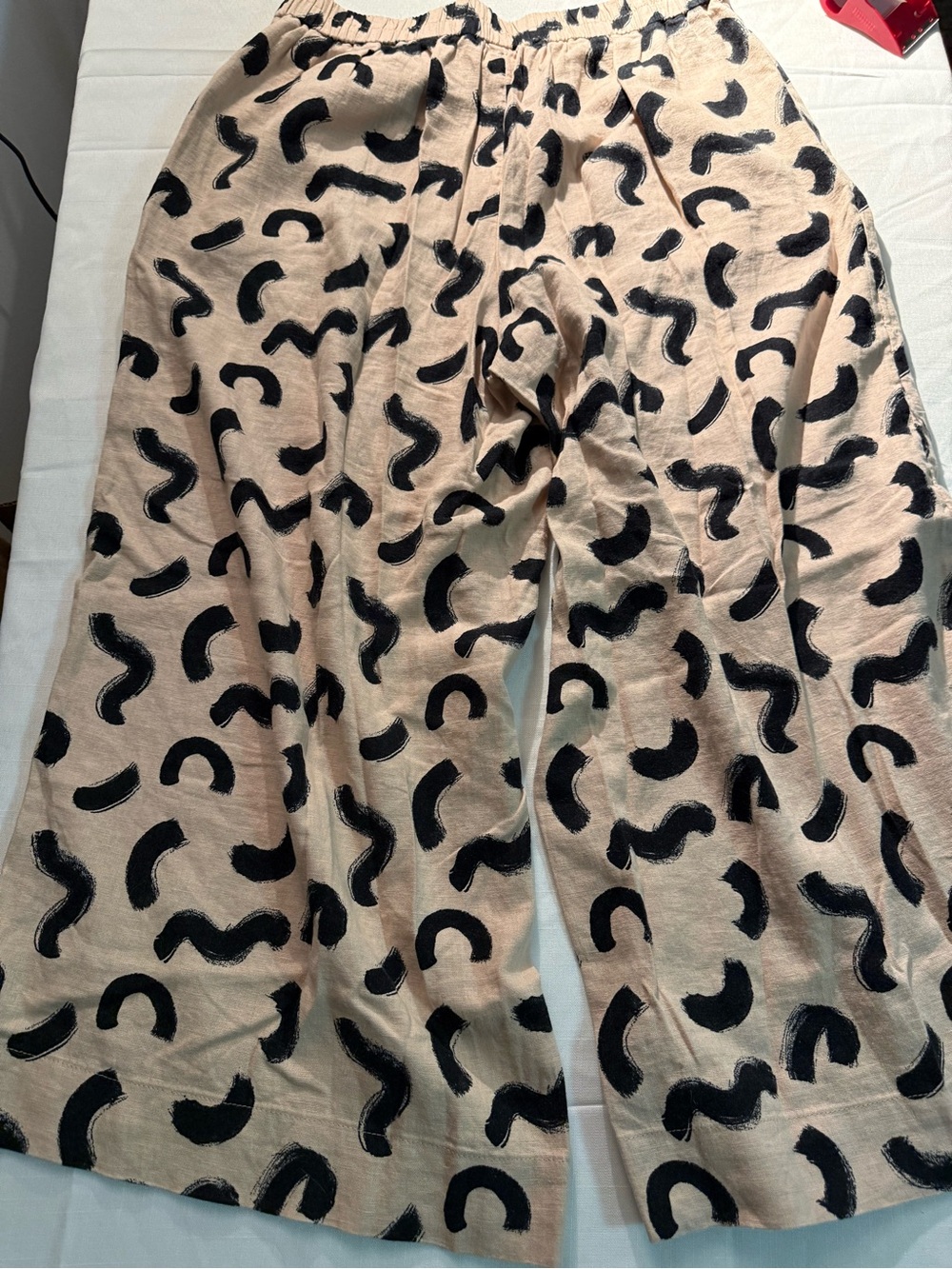 Women Beige and Black Wide-Leg Pants with Black Brushstroke Print